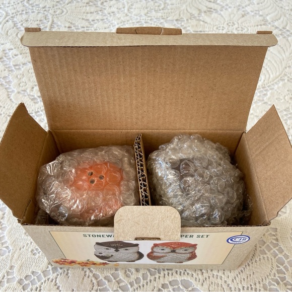 Cracker Barrel Stoneware Owls Salt & Pepper Shakers in Original Box - Picture 15 of 15